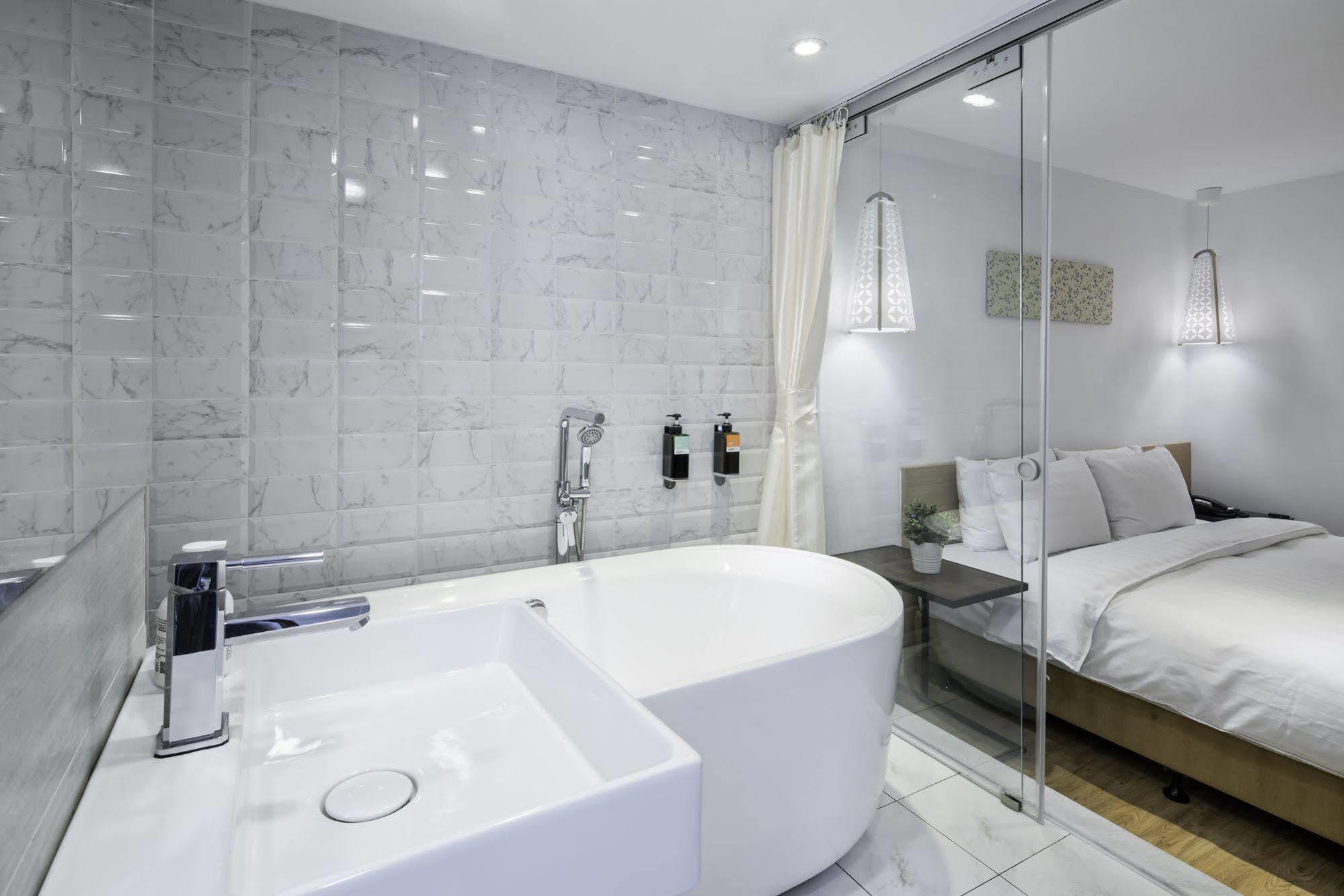 Shin Sei Bashi Hotel Taichung Buitenkant foto